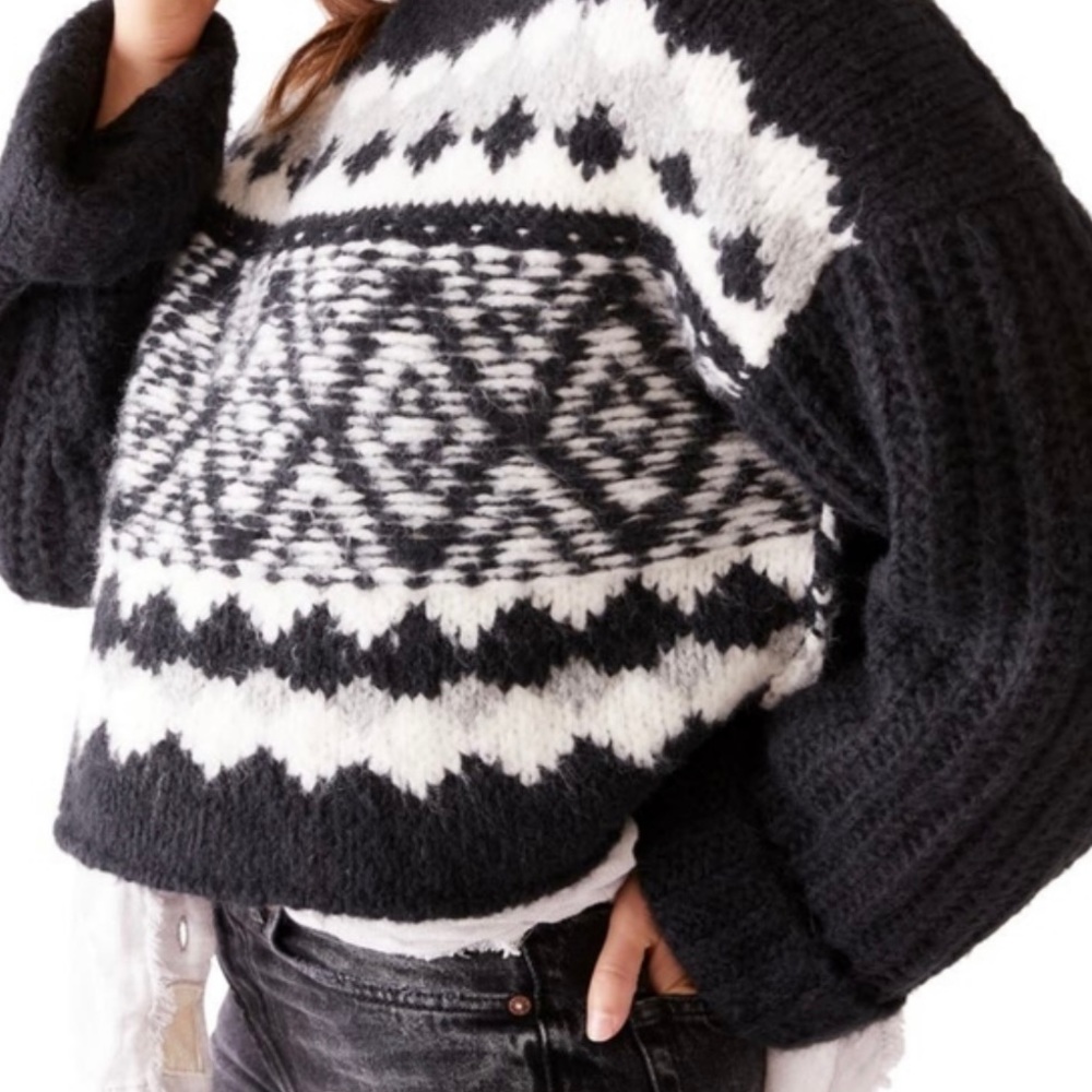 Free People NWT onyx combo crop sweater